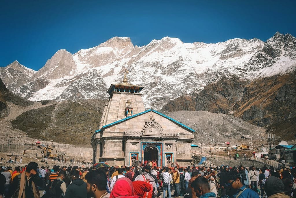 free-photo-of-crowds-of-people-by-a-mountain-temple